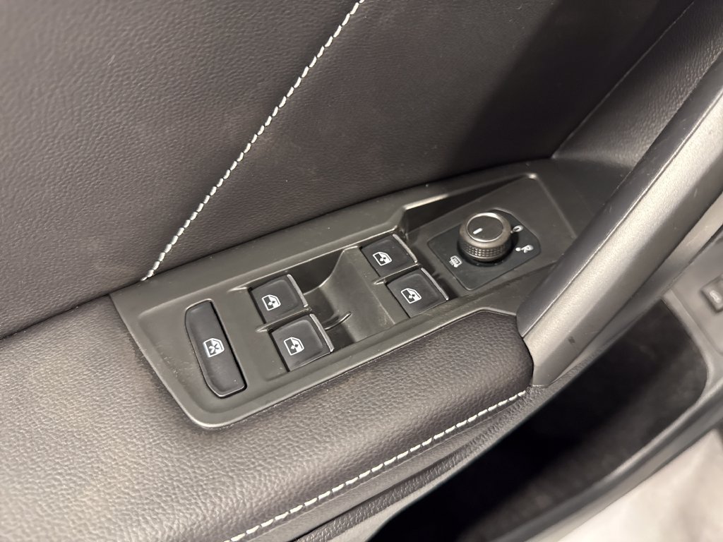 Used 2024 Volkswagen Tiguan SE R-Line FWD image 31