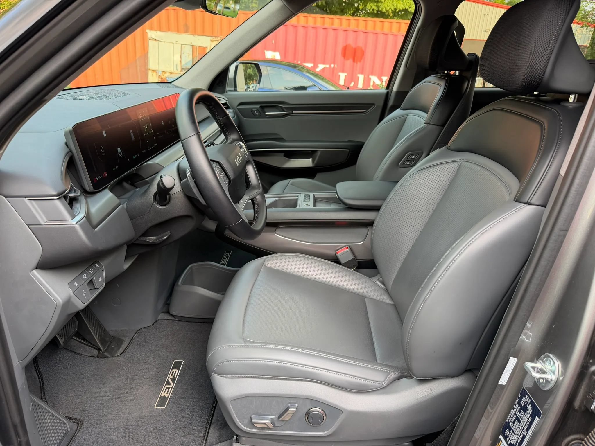 Used 2024 Kia EV9 Light Long Range RWD image 16