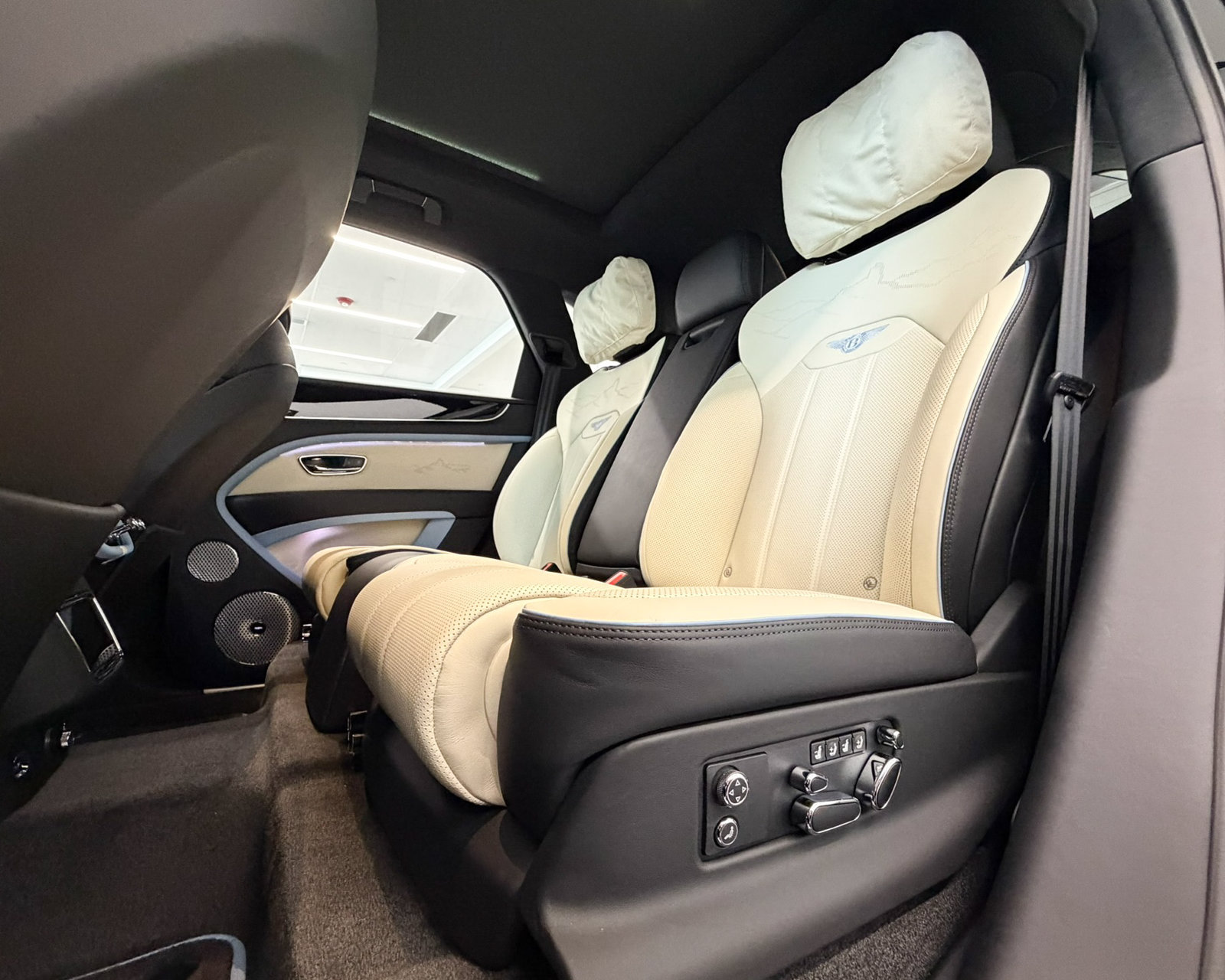 New 2027 Bentley Bentayga AWD/4WD image 51