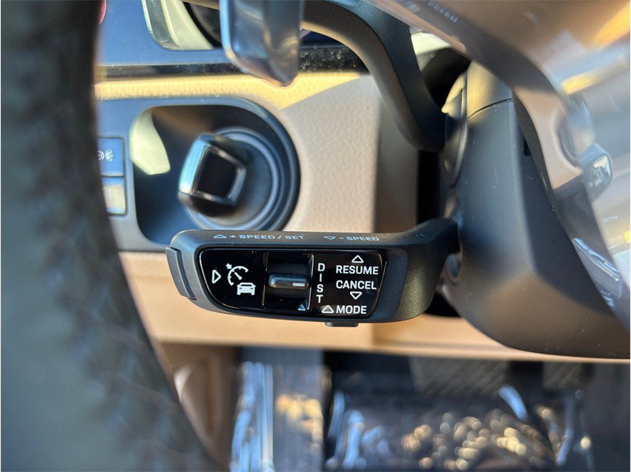 Used 2019 Porsche Cayenne w/ Premium Package AWD/4WD image 38