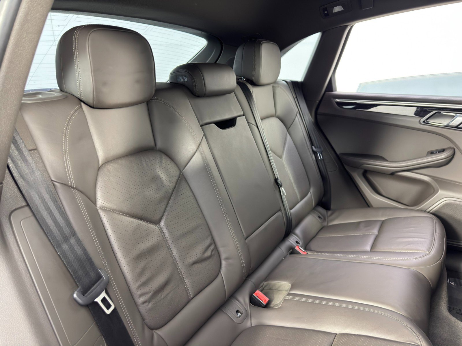 Used 2018 Porsche Macan S image 35