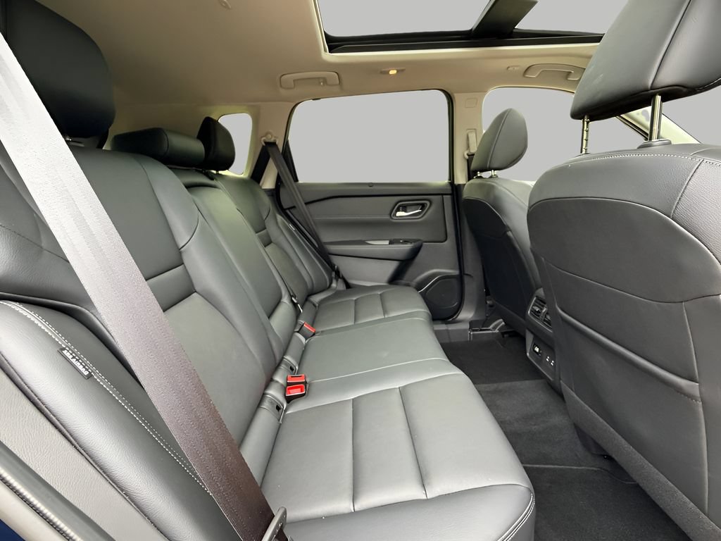 Used 2025 Nissan Rogue SL w/ Tech Package AWD/4WD image 8