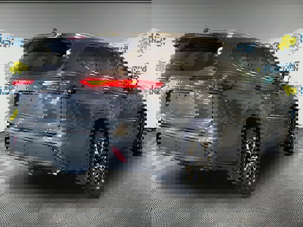 Used 2021 Toyota Highlander XLE image 6