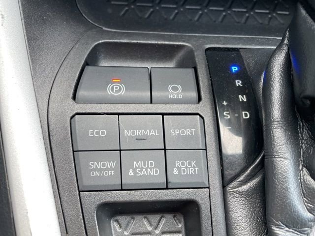 Used 2021 Toyota RAV4 LE image 22