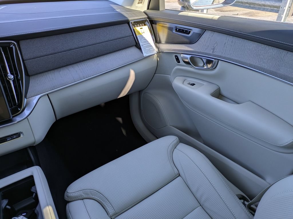 New 2026 Volvo XC90 T8 Ultra w/ Protection Package Premier AWD/4WD image 17