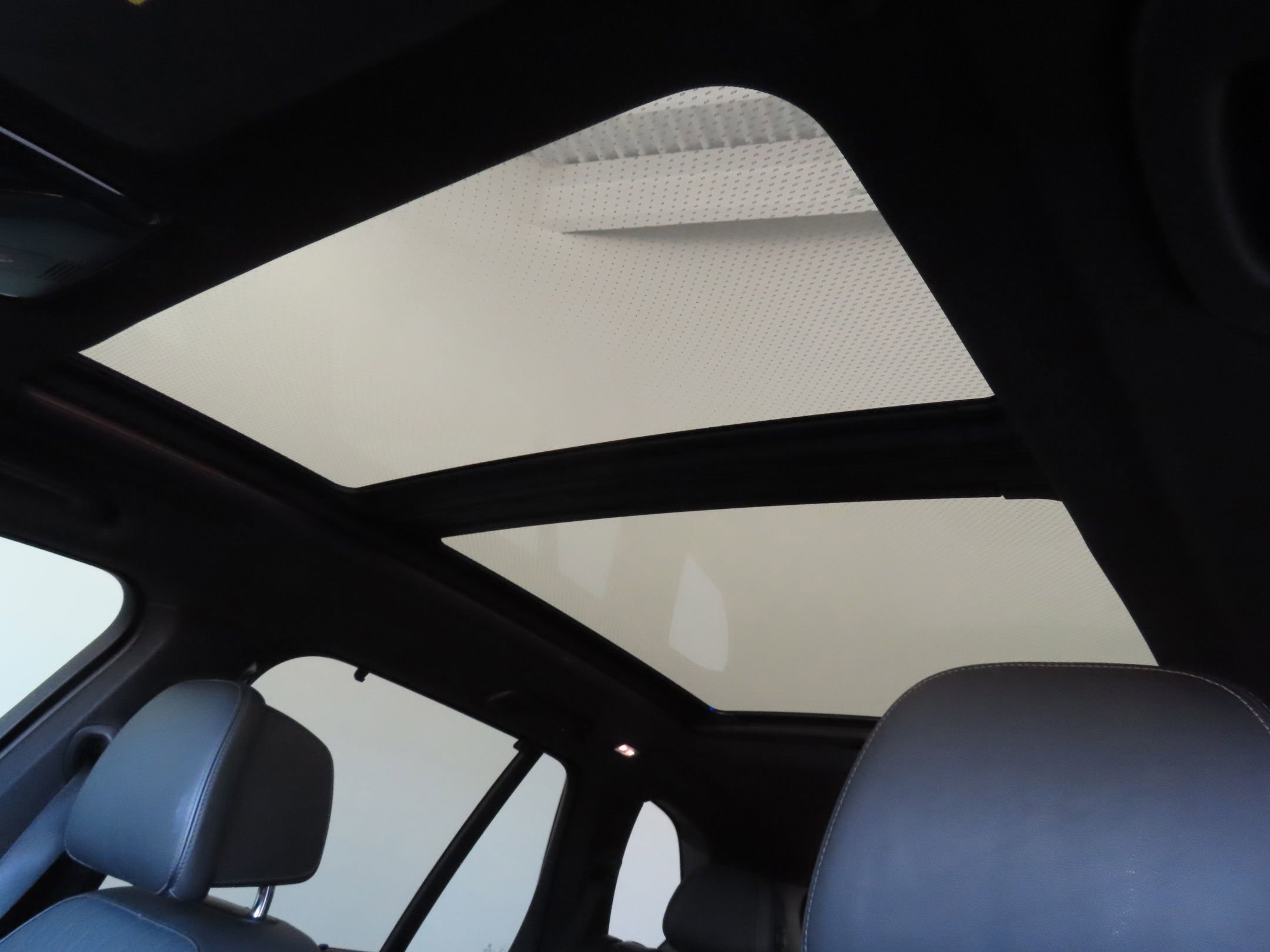 Used 2021 BMW X5 M50i w/ Executive Package image 23