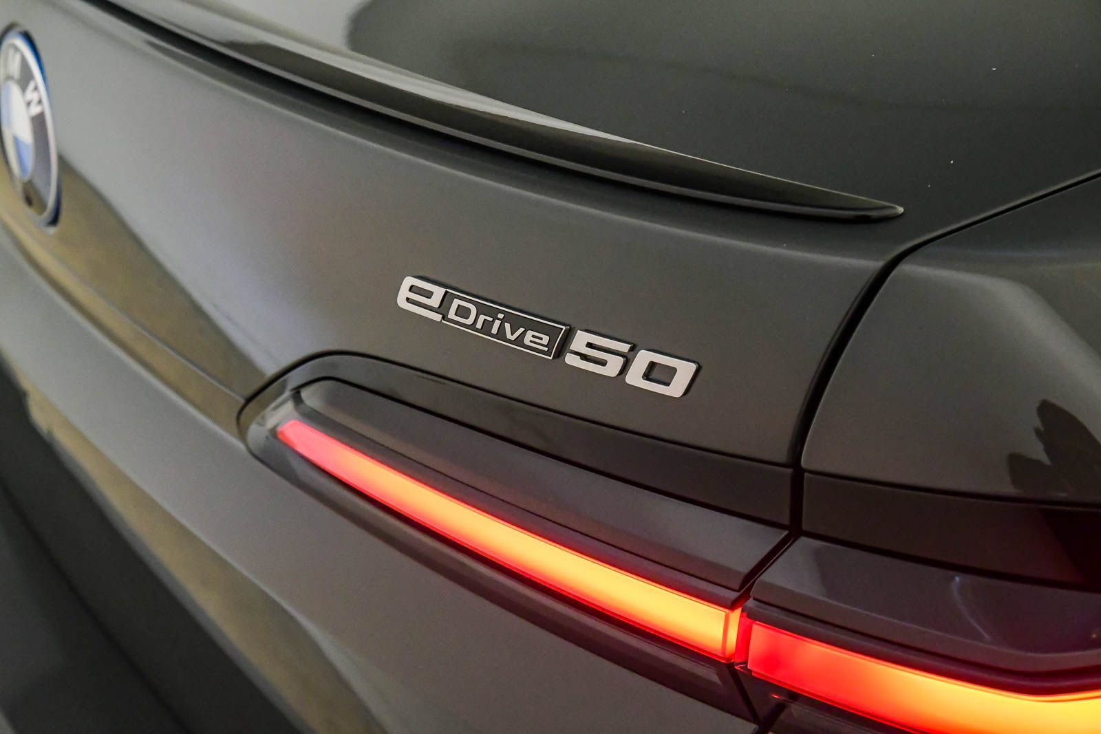 Certified 2025 BMW i7 eDrive50 w/ M Sport Package RWD image 12