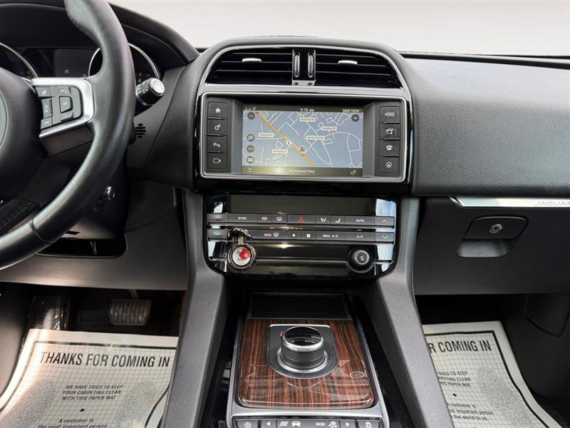 Used 2018 Jaguar F-PACE Prestige image 13