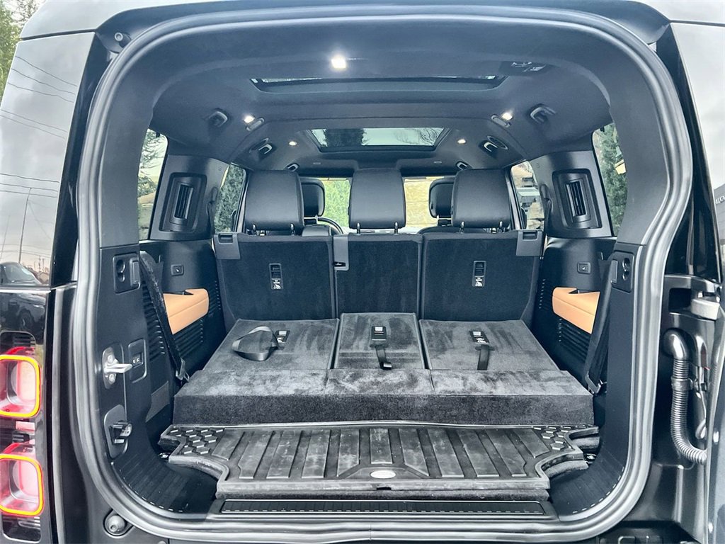 Used 2024 Land Rover Defender 130 X image 18