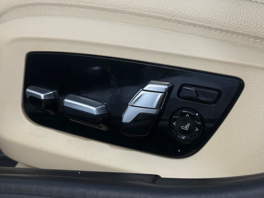 Used 2018 BMW 530e w/ Premium Package 2 RWD image 27