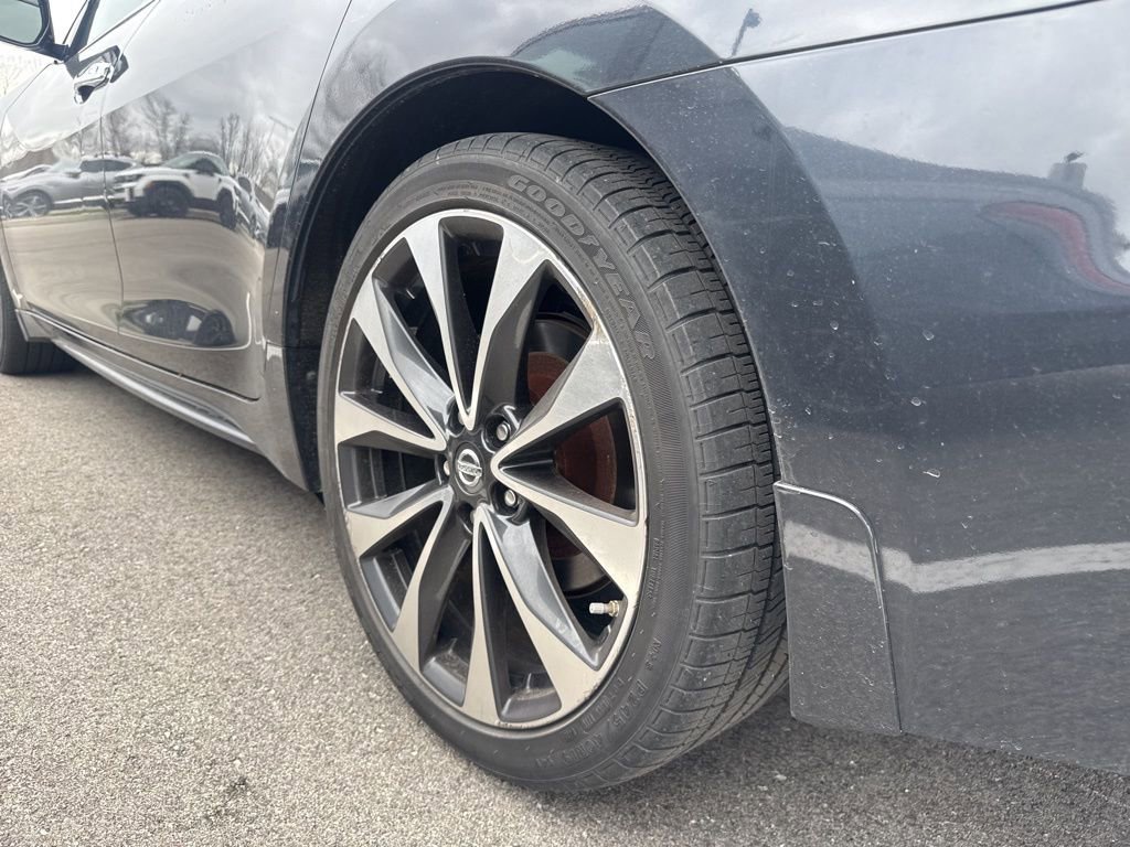 Used 2016 Nissan Maxima SR image 19