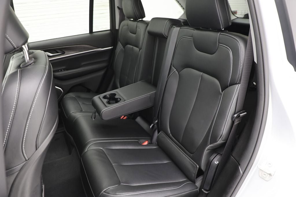 Used 2024 Jeep Grand Cherokee Limited 4xe AWD/4WD image 11