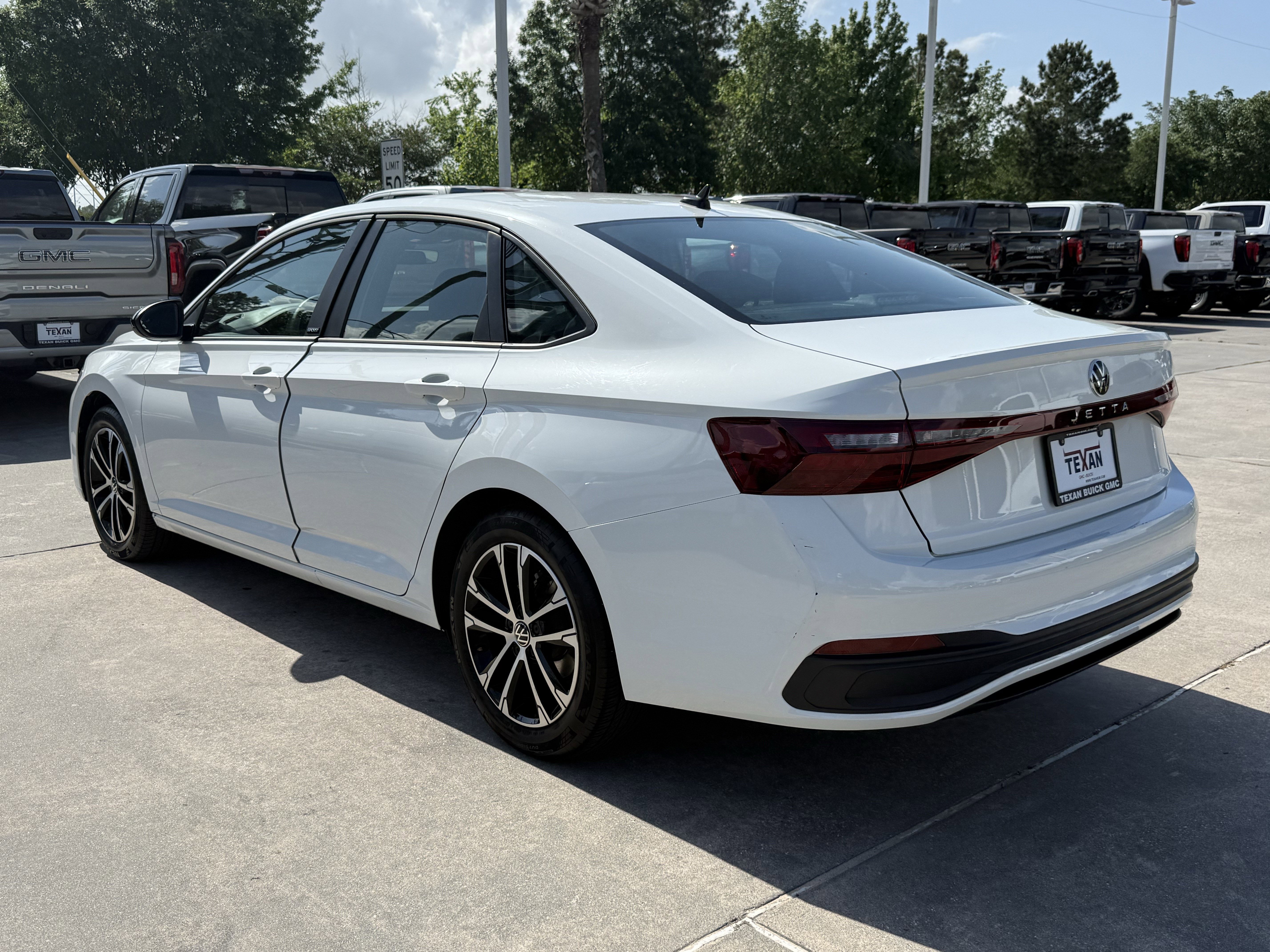 Used 2025 Volkswagen Jetta Sport FWD image 7