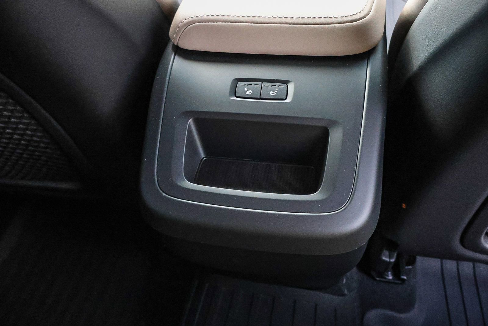 New 2026 Volvo XC60 B5 Plus w/ Climate Package image 21