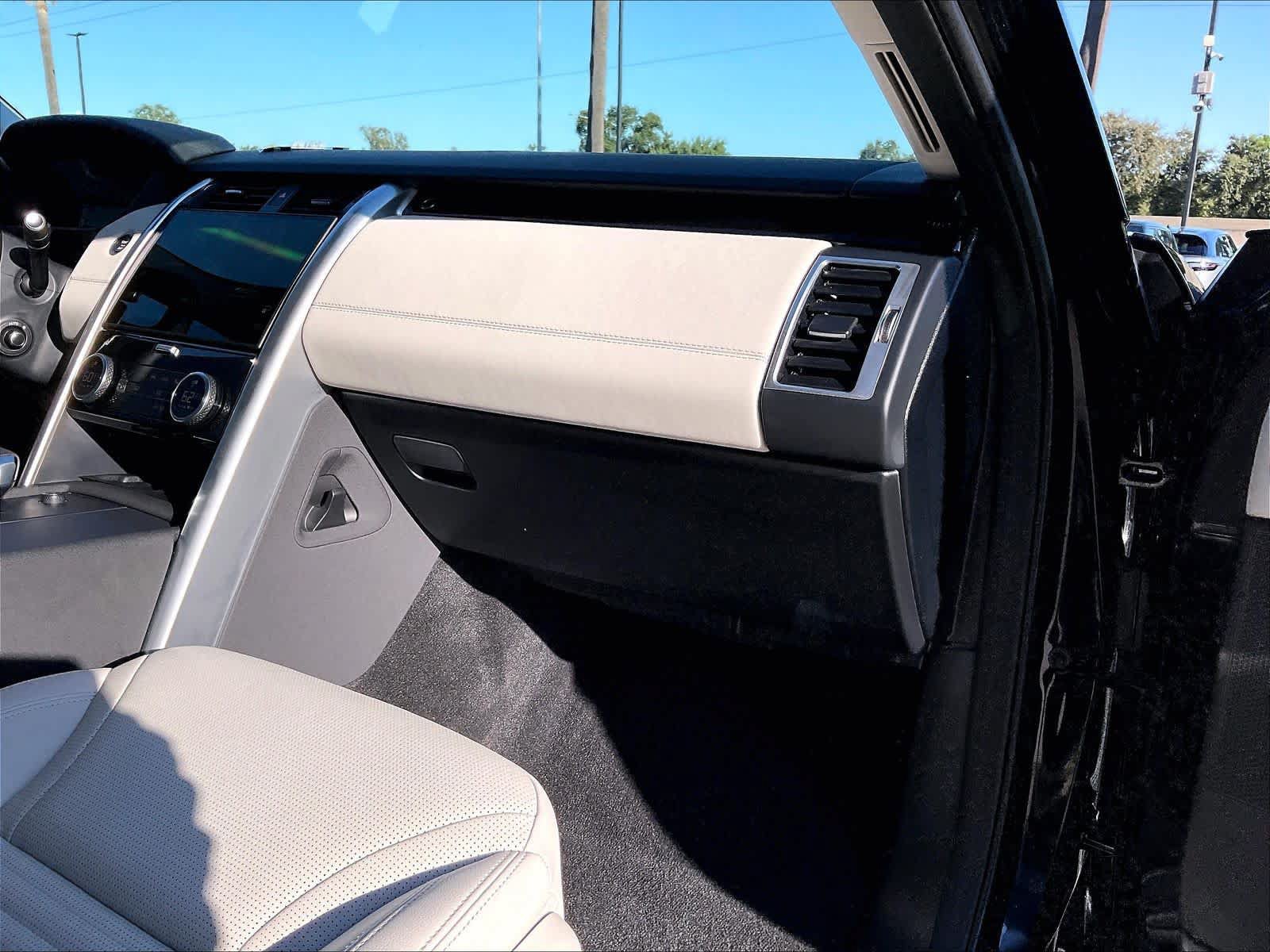 Used 2025 Land Rover Discovery S AWD/4WD image 18