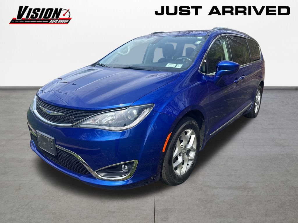 Used 2020 Chrysler Pacifica Touring-L w/ Tire & Wheel Group