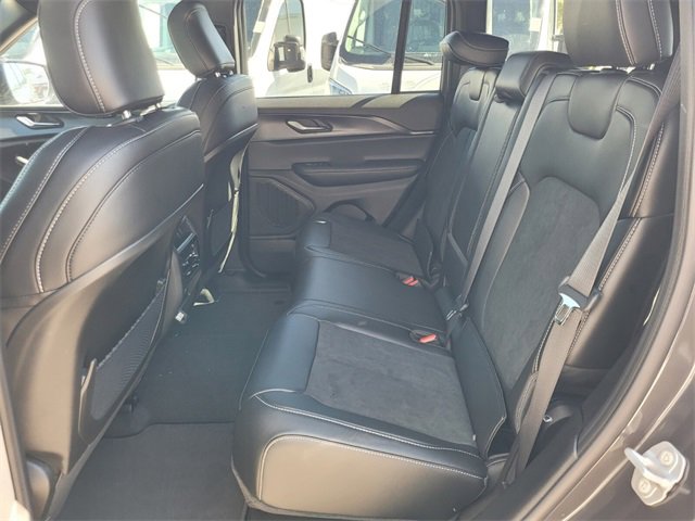 New 2025 Jeep Grand Cherokee Altitude image 7