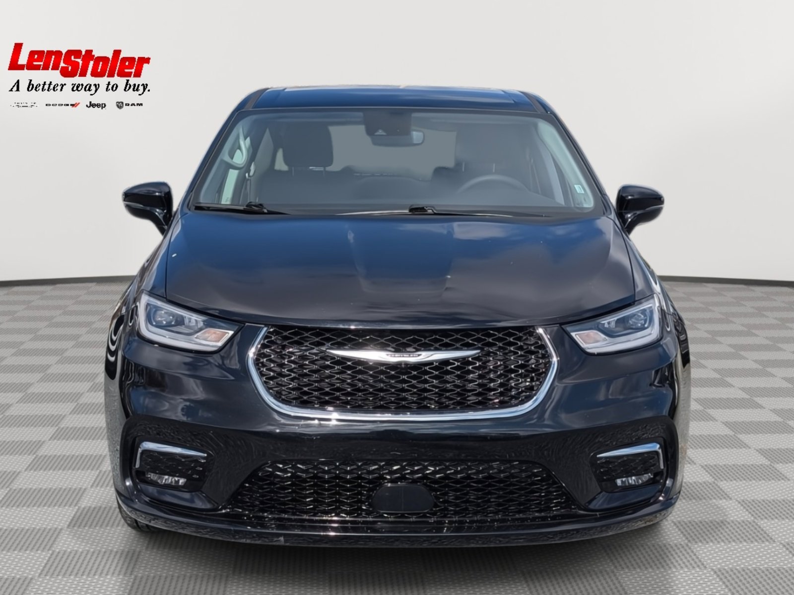 Used 2024 Chrysler Pacifica Touring-L image 8