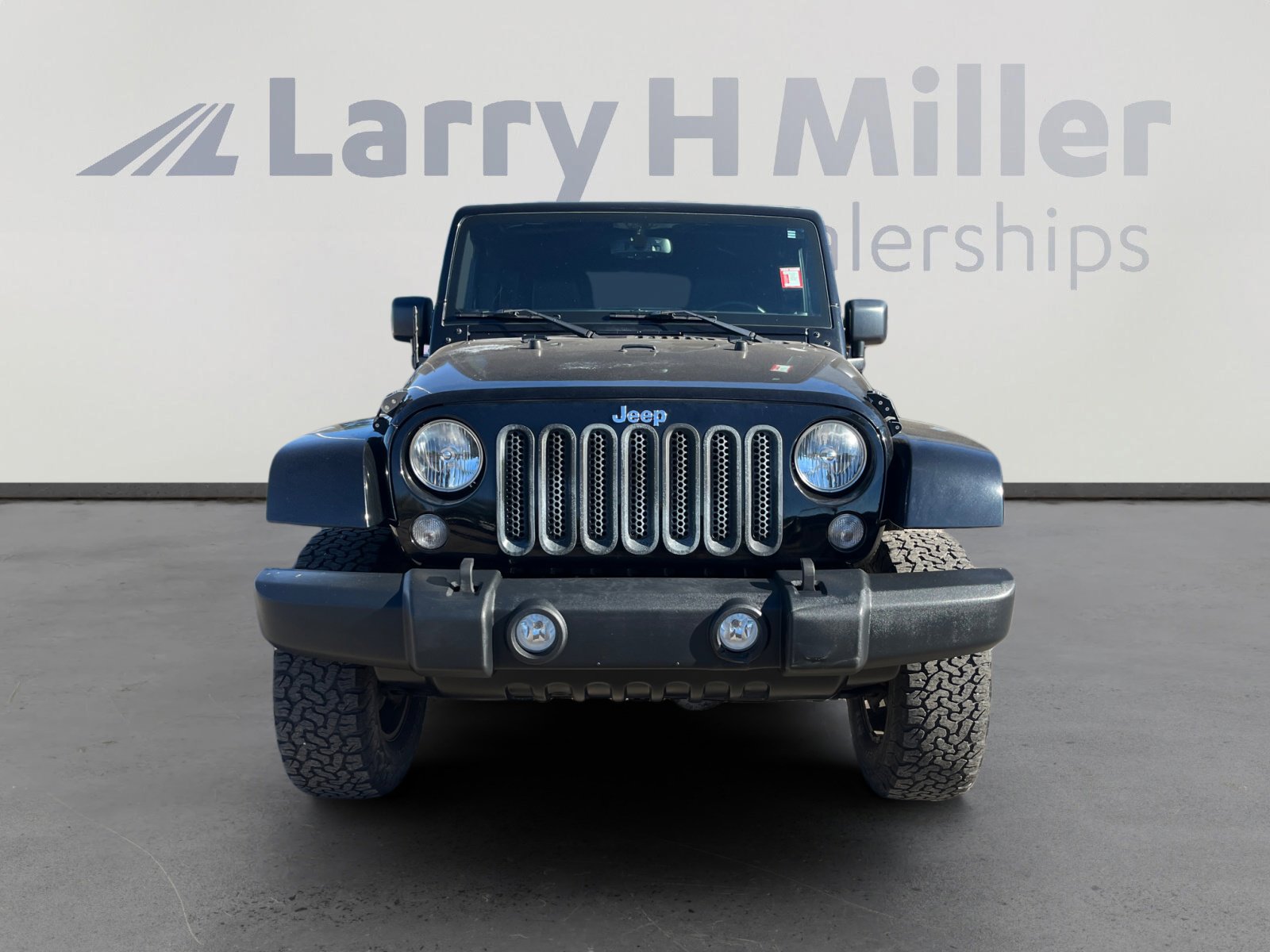 Used 2015 Jeep Wrangler Unlimited Rubicon w/ Connectivity Group image 8