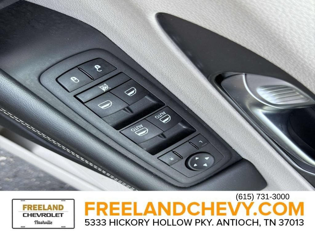 Used 2023 Chrysler Pacifica Touring-L FWD image 21