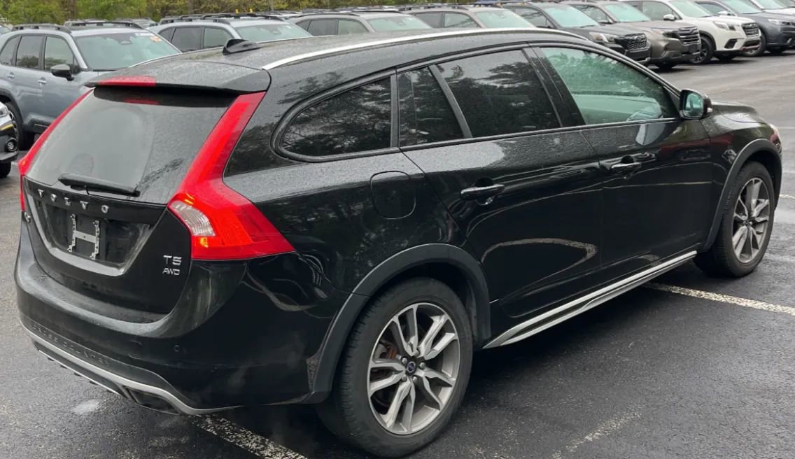 Used 2016 Volvo V60 T5 Cross Country AWD/4WD image 5