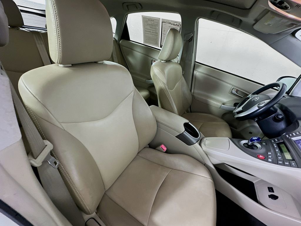 Used 2013 Toyota Prius Four w/ Deluxe Solar Roof Pkg image 27