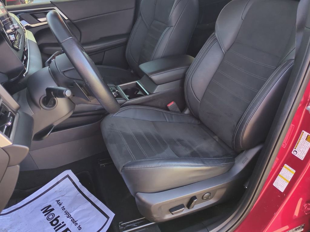 Used 2023 Mitsubishi Outlander SE image 19