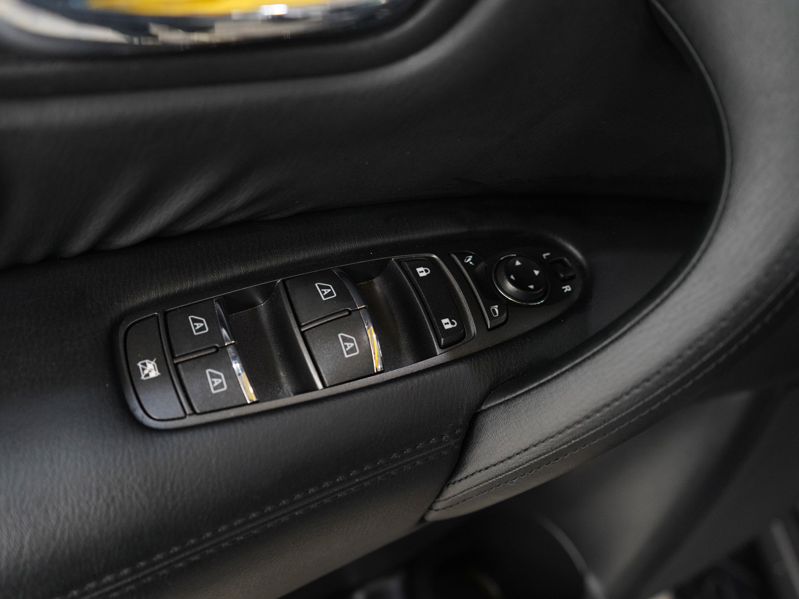 Used 2024 Nissan Armada SL image 26