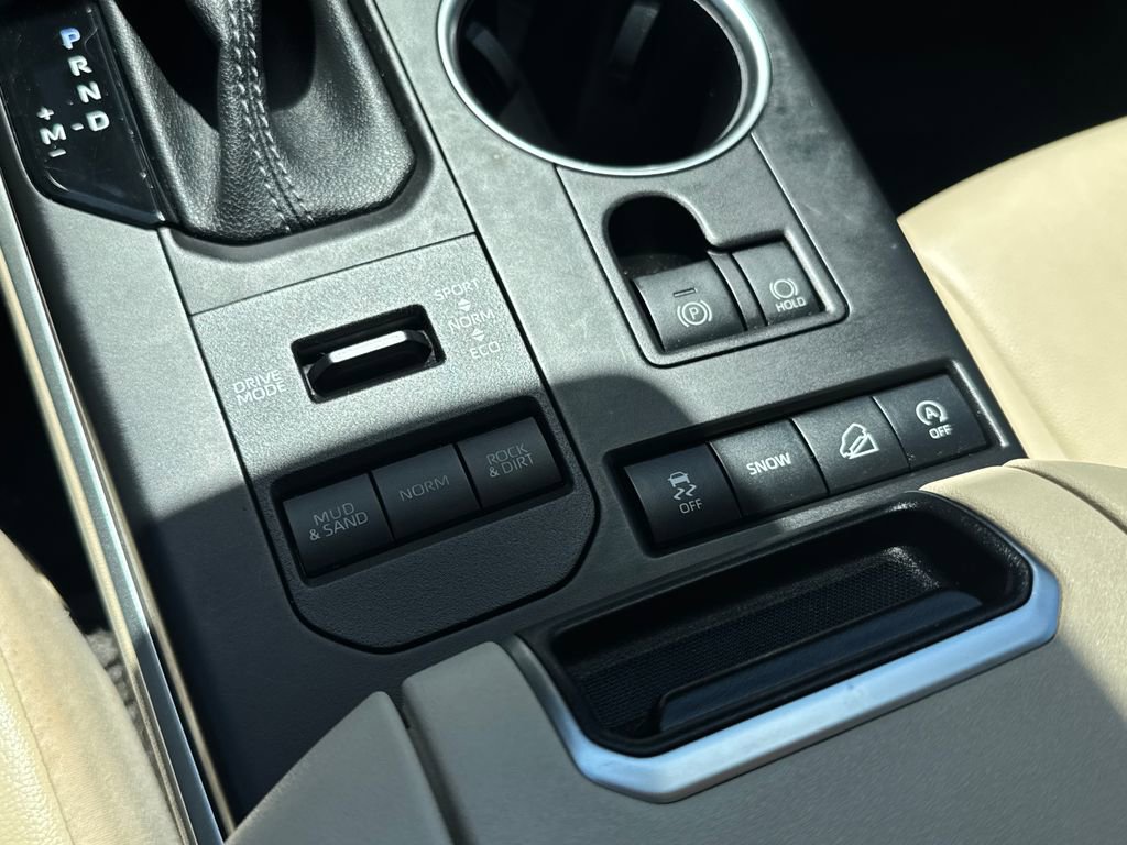 Used 2022 Toyota Highlander XLE AWD/4WD image 29