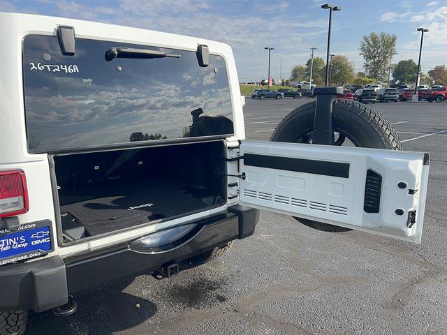 Used 2017 Jeep Wrangler Unlimited Sahara AWD/4WD image 15
