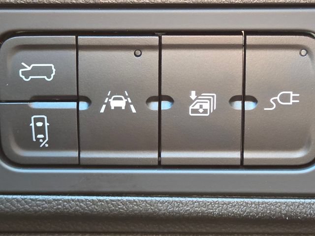 Used 2026 GMC Hummer EV SUV w/ LPO, Dark Essentials Package AWD/4WD image 29