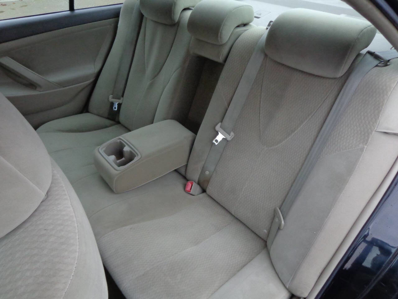 Used 2011 Toyota Camry LE image 30