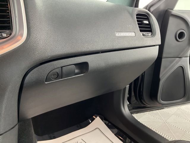 Used 2022 Dodge Charger SXT w/ Blacktop Package image 37