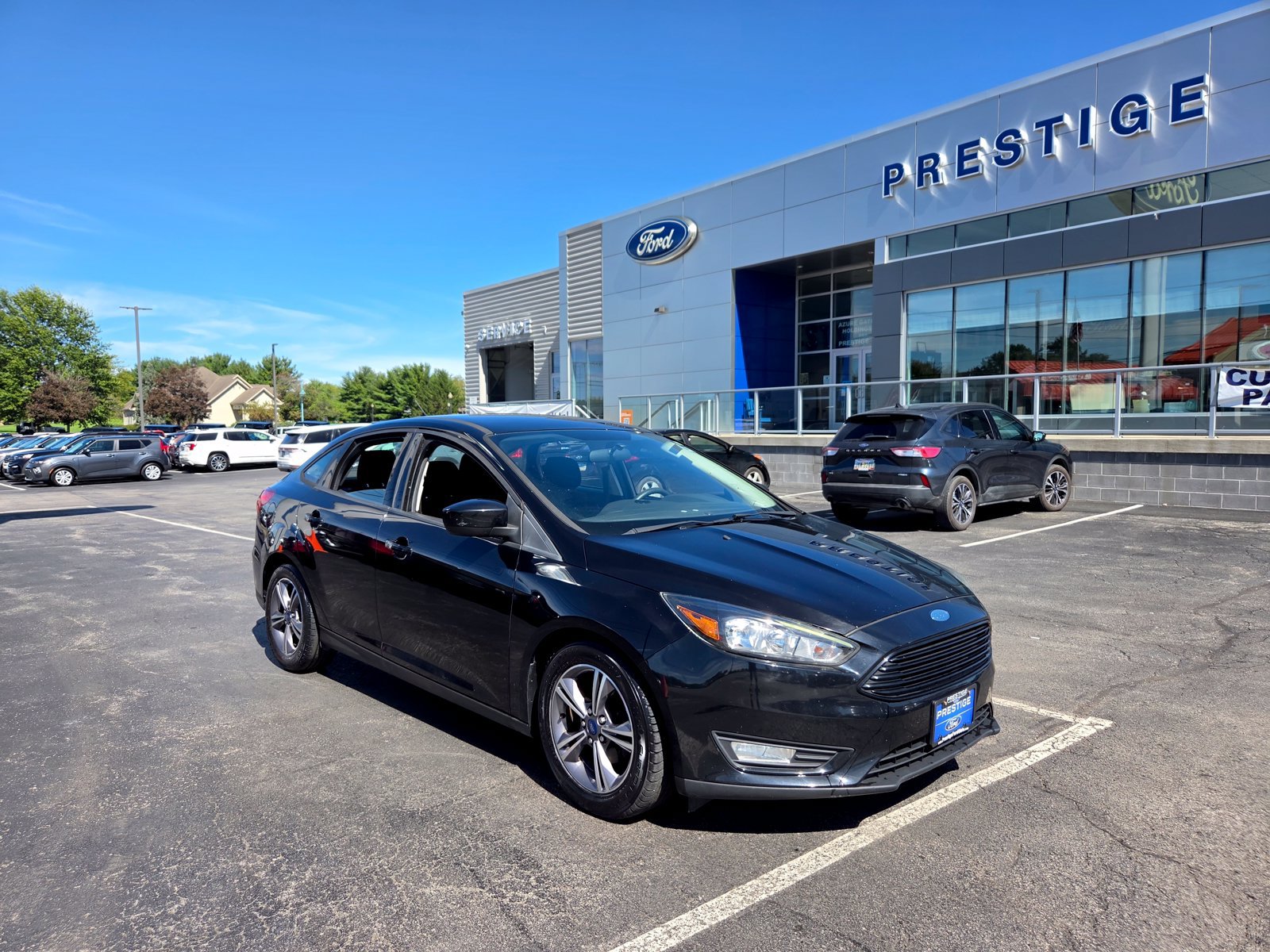 Used 2018 Ford Focus SE w/ SE Appearance Package FWD image 1