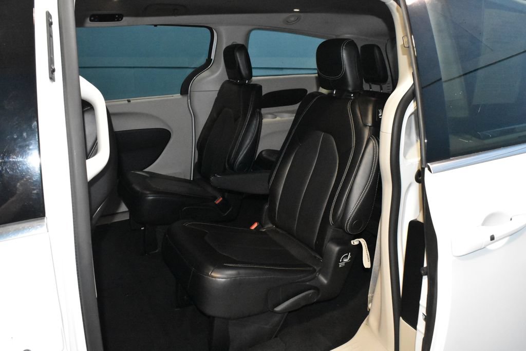 Used 2023 Chrysler Pacifica Touring-L FWD image 20