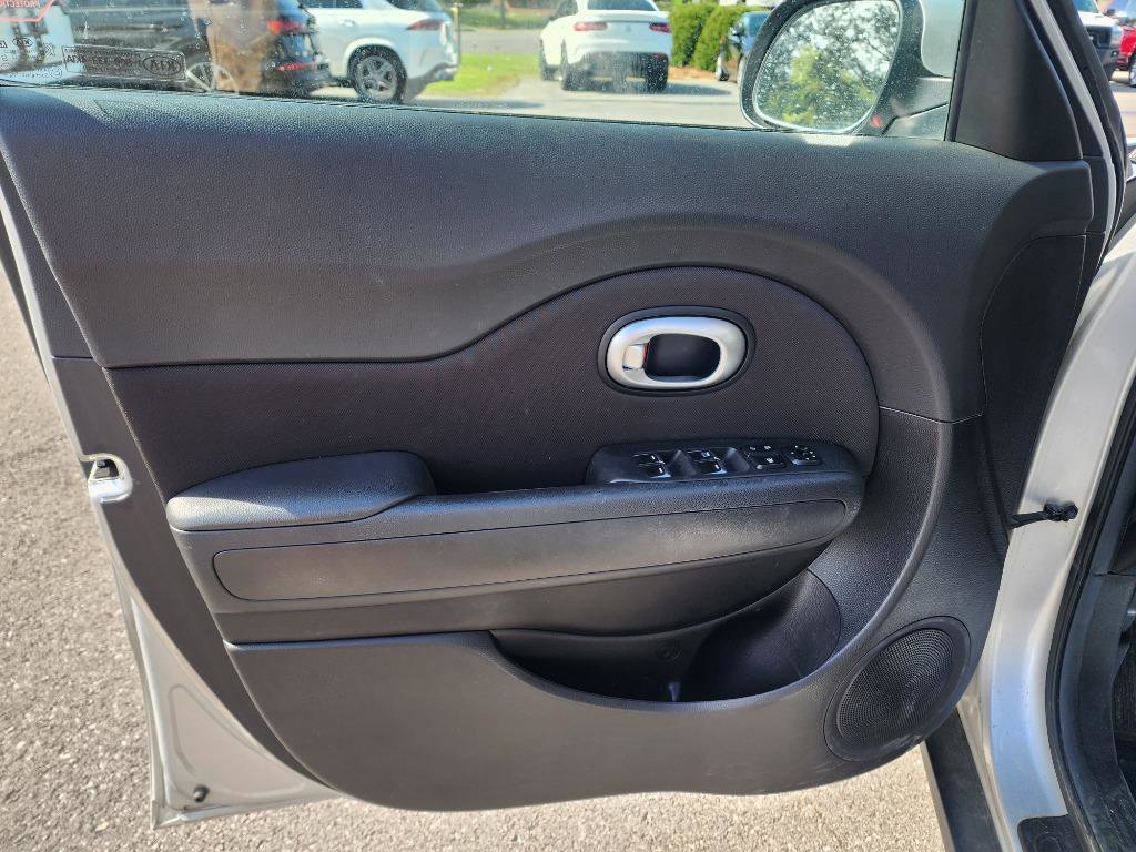 Used 2019 Kia Soul FWD image 13