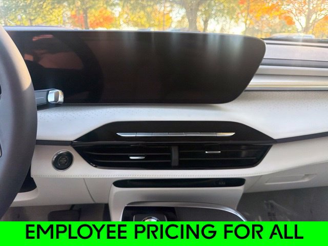 New 2027 Buick Enclave Avenir w/ LPO, Floor Liner Package AWD/4WD image 14