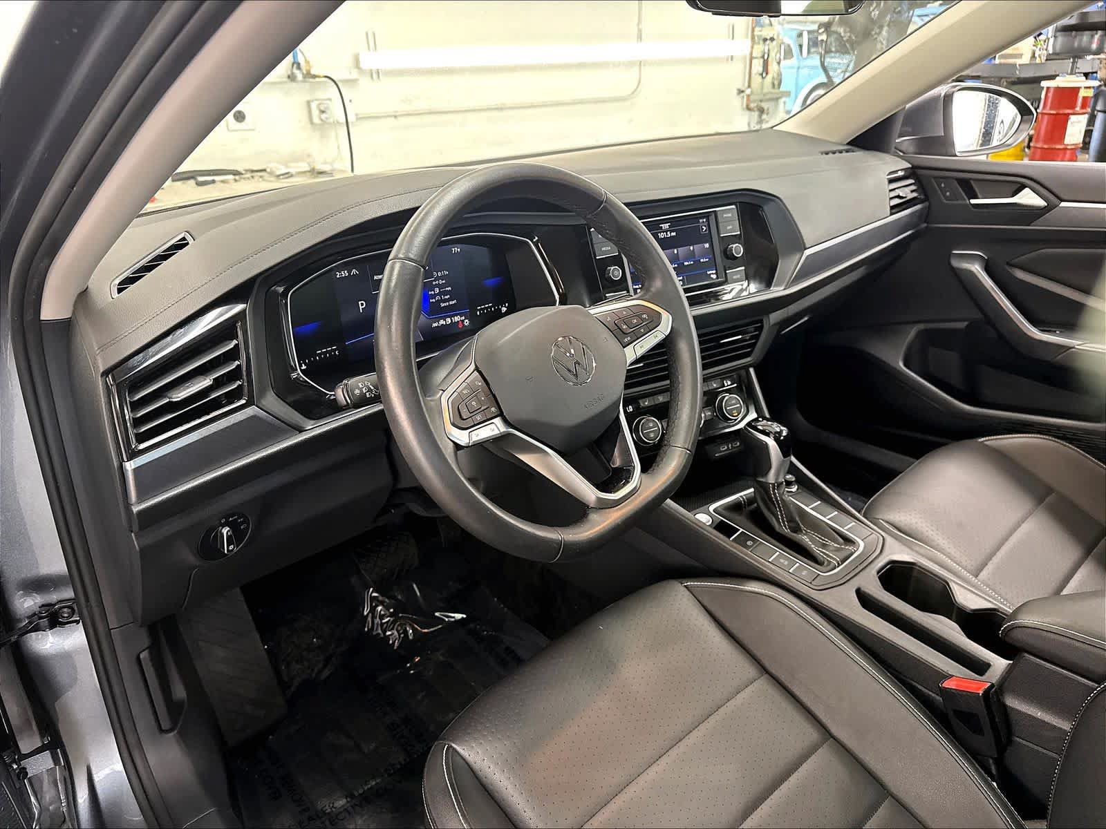 Used 2024 Volkswagen Jetta SE w/ Panoramic Sunroof Package FWD image 19