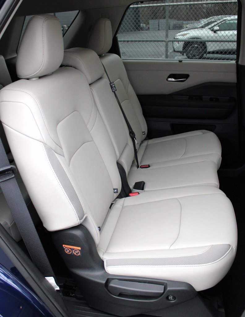 Certified 2024 Nissan Pathfinder SL image 27