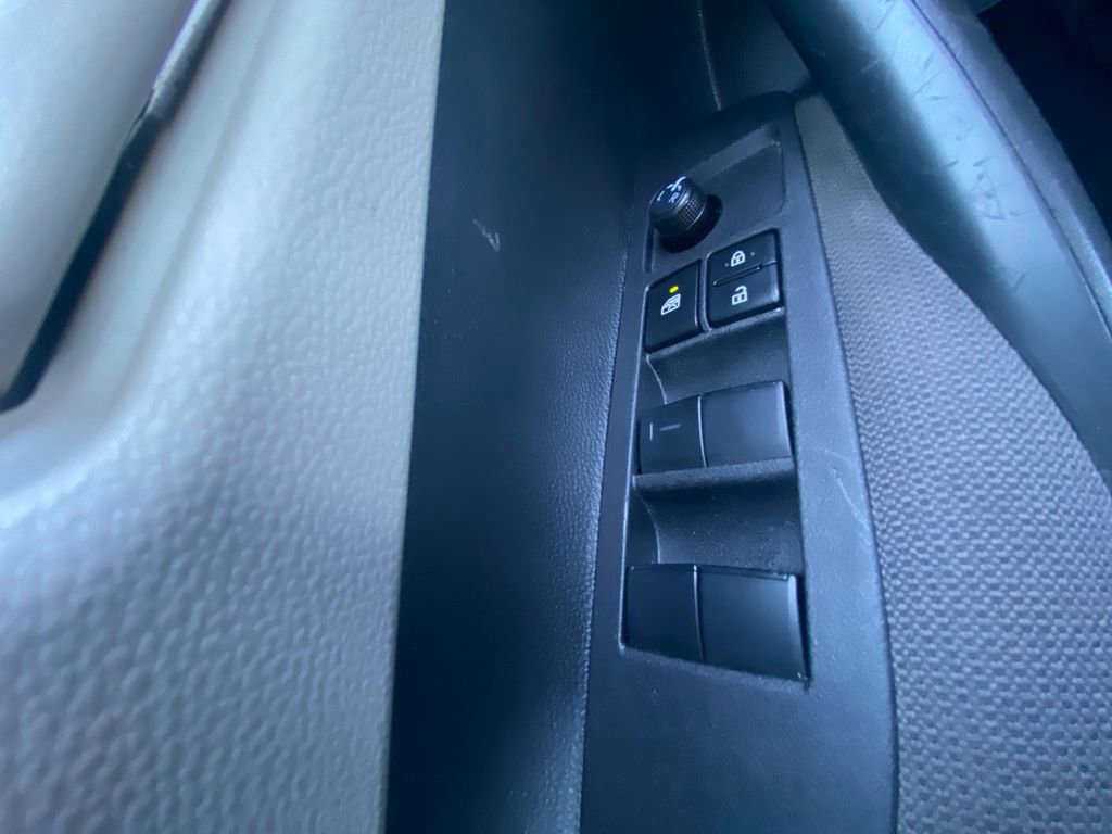 Used 2025 Toyota Corolla LE FWD image 12