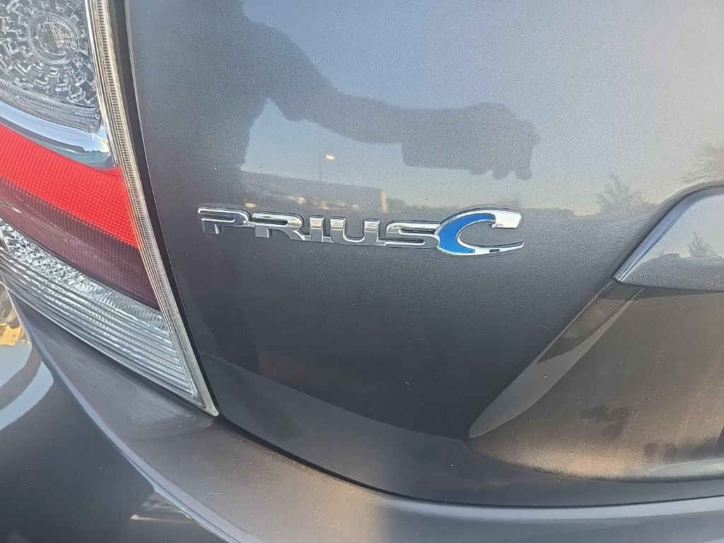 Used 2018 Toyota Prius C Two w/ Carpet Mat Package FWD image 5