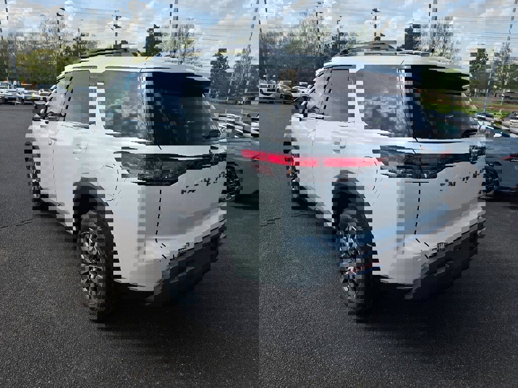 New 2026 Nissan Pathfinder SL image 5