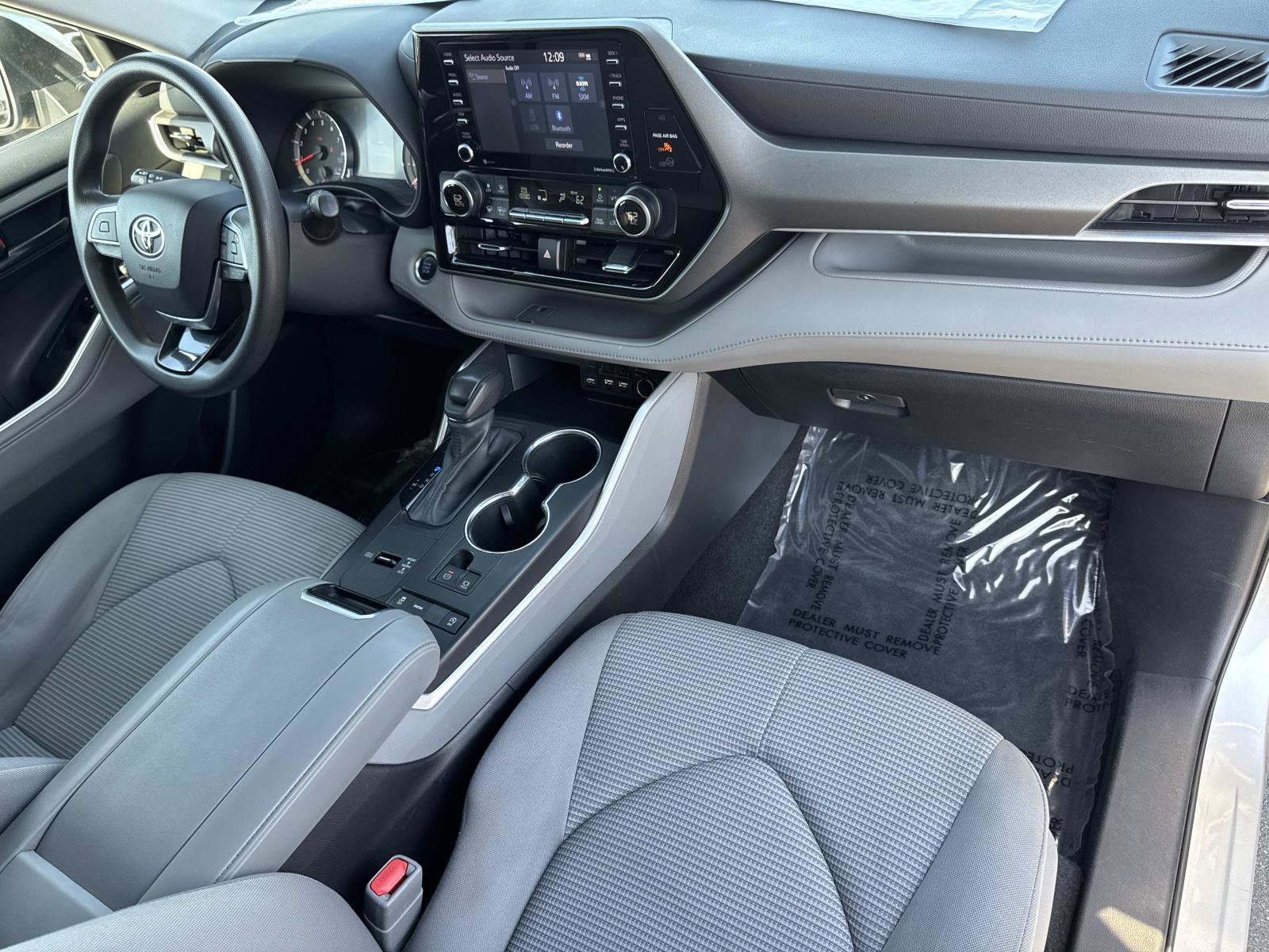 Used 2021 Toyota Highlander L image 29