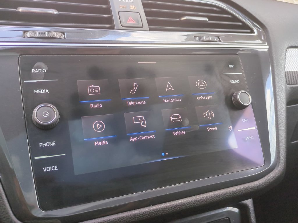 Used 2022 Volkswagen Tiguan SE w/ Panoramic Sunroof Package FWD image 28