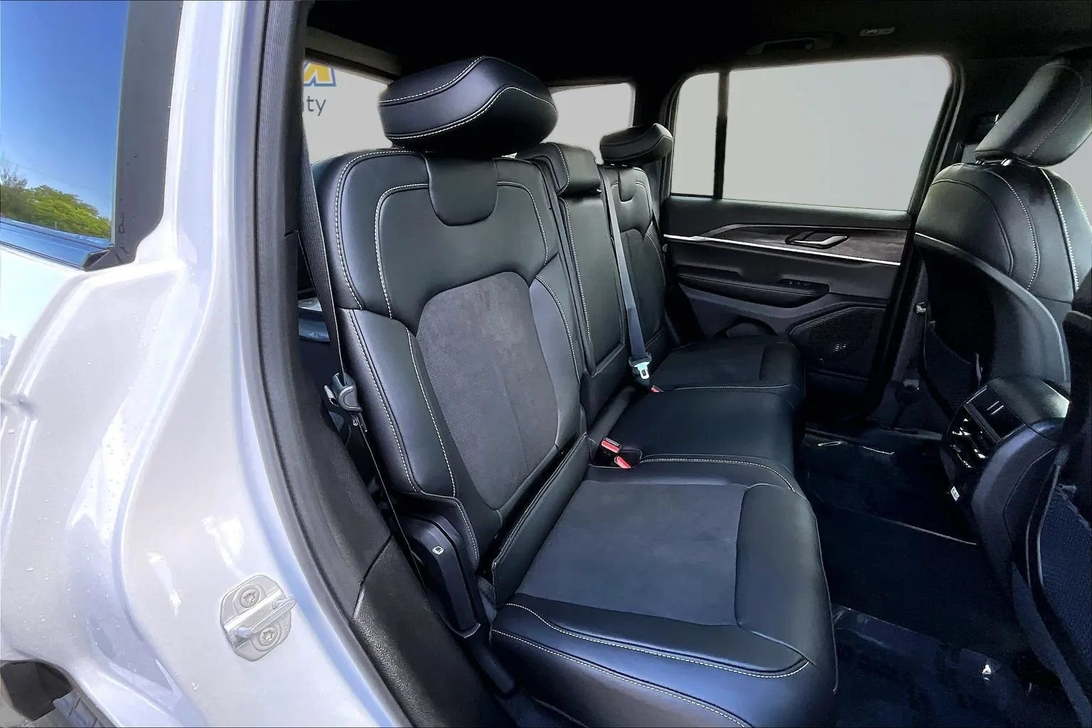 New 2026 Jeep Grand Cherokee Altitude AWD/4WD image 9