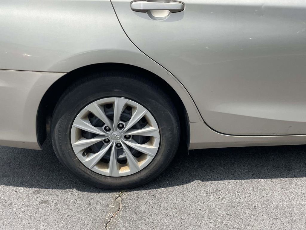 Used 2017 Toyota Camry LE FWD image 23