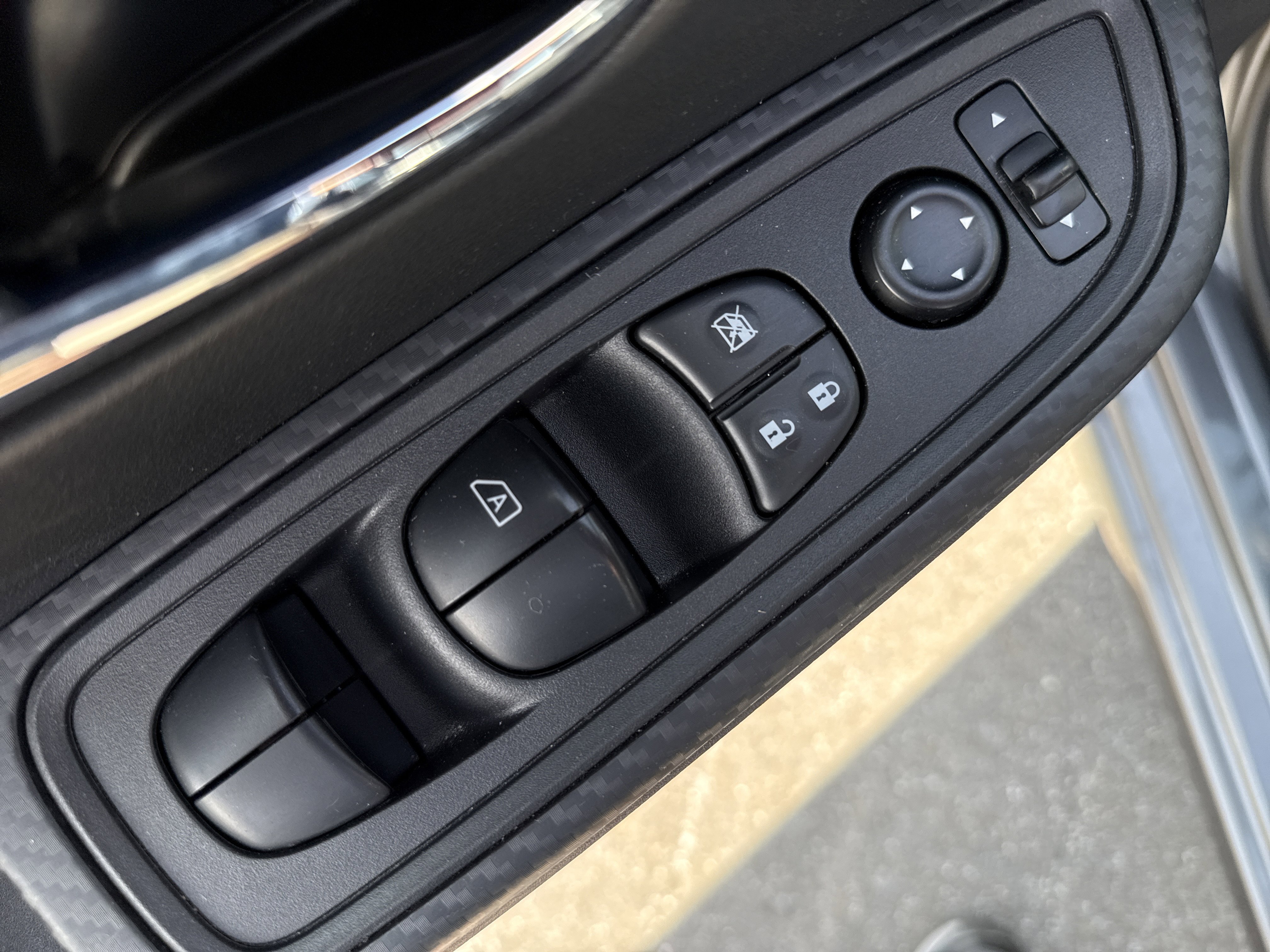 Used 2025 Nissan Versa SV FWD image 16