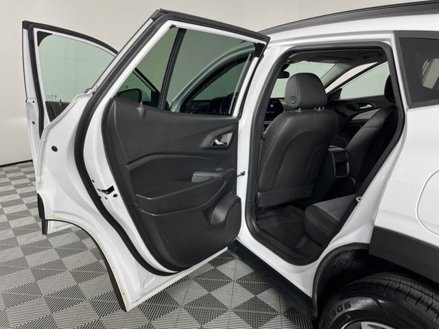 Used 2024 Chevrolet Trax LT w/ Driver Confidence Package FWD image 40