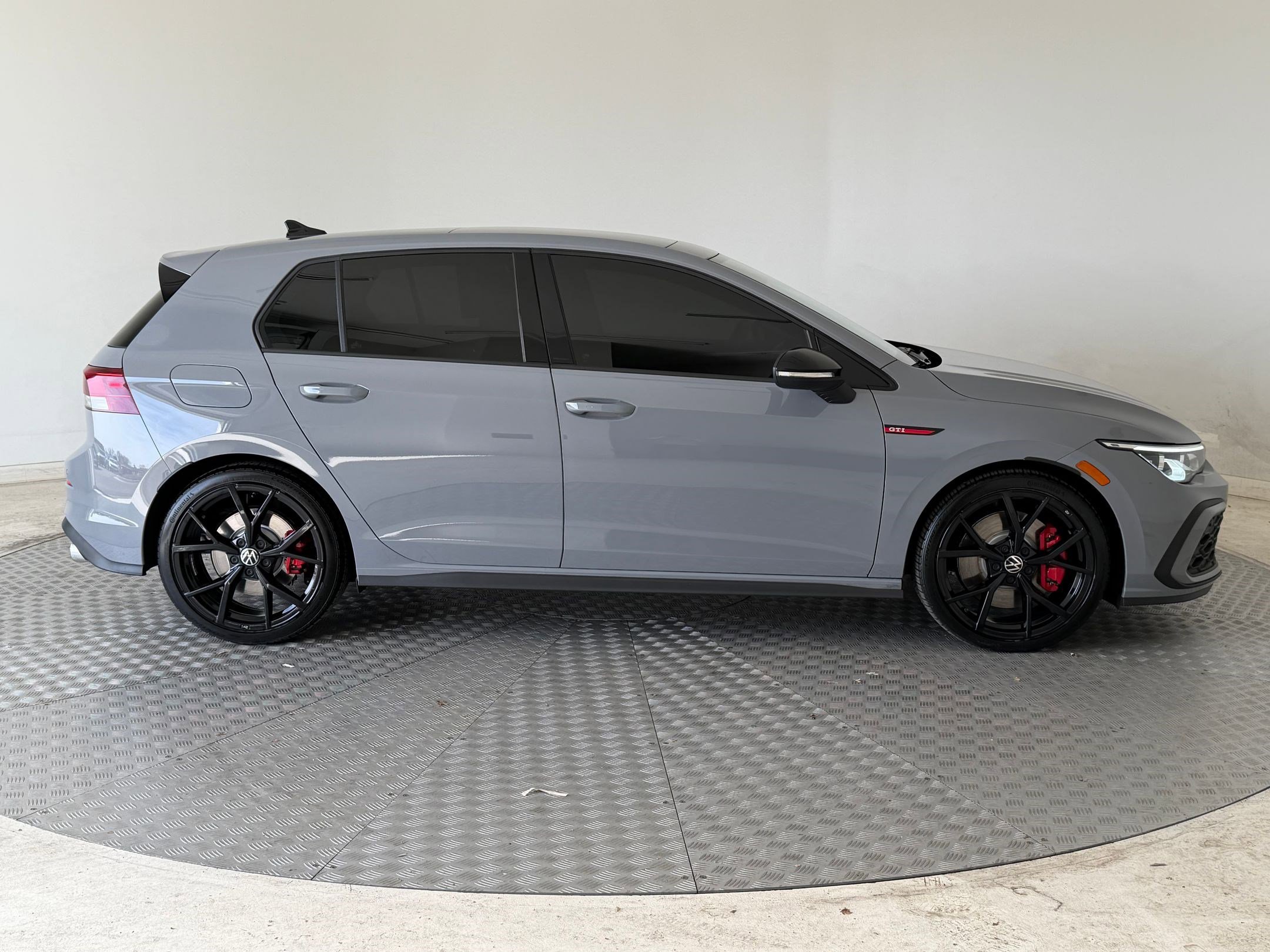 Used 2024 Volkswagen GTI SE w/ MDO Package image 8
