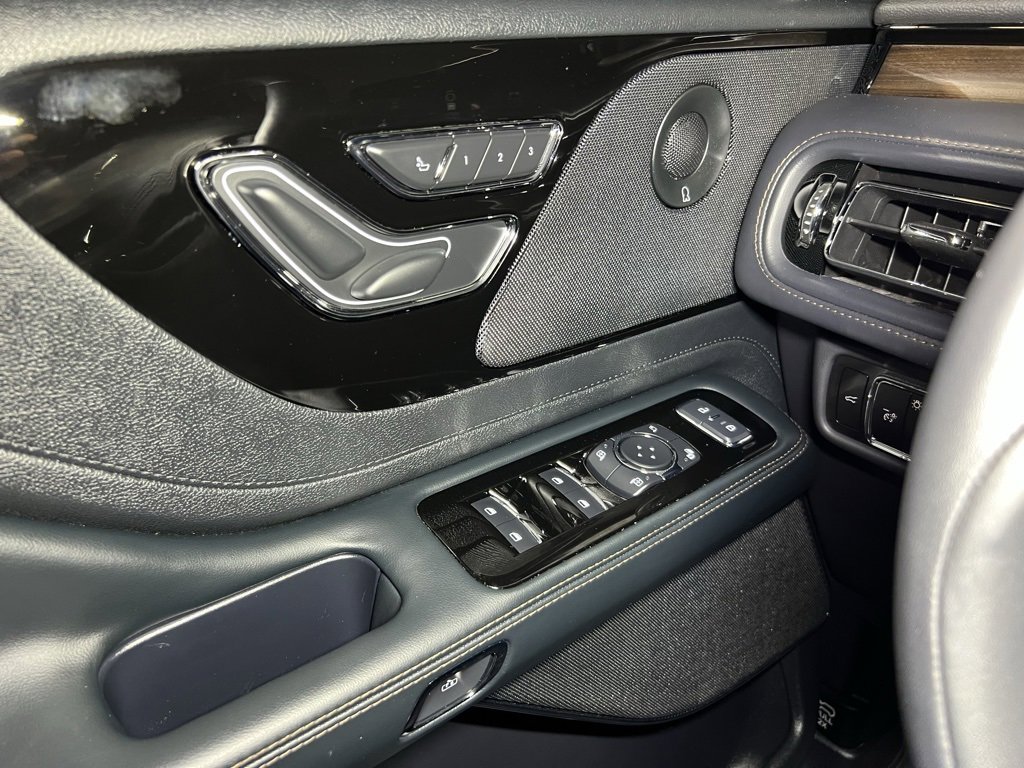 Used 2025 Lincoln Aviator Reserve w/ Illumination Package image 10